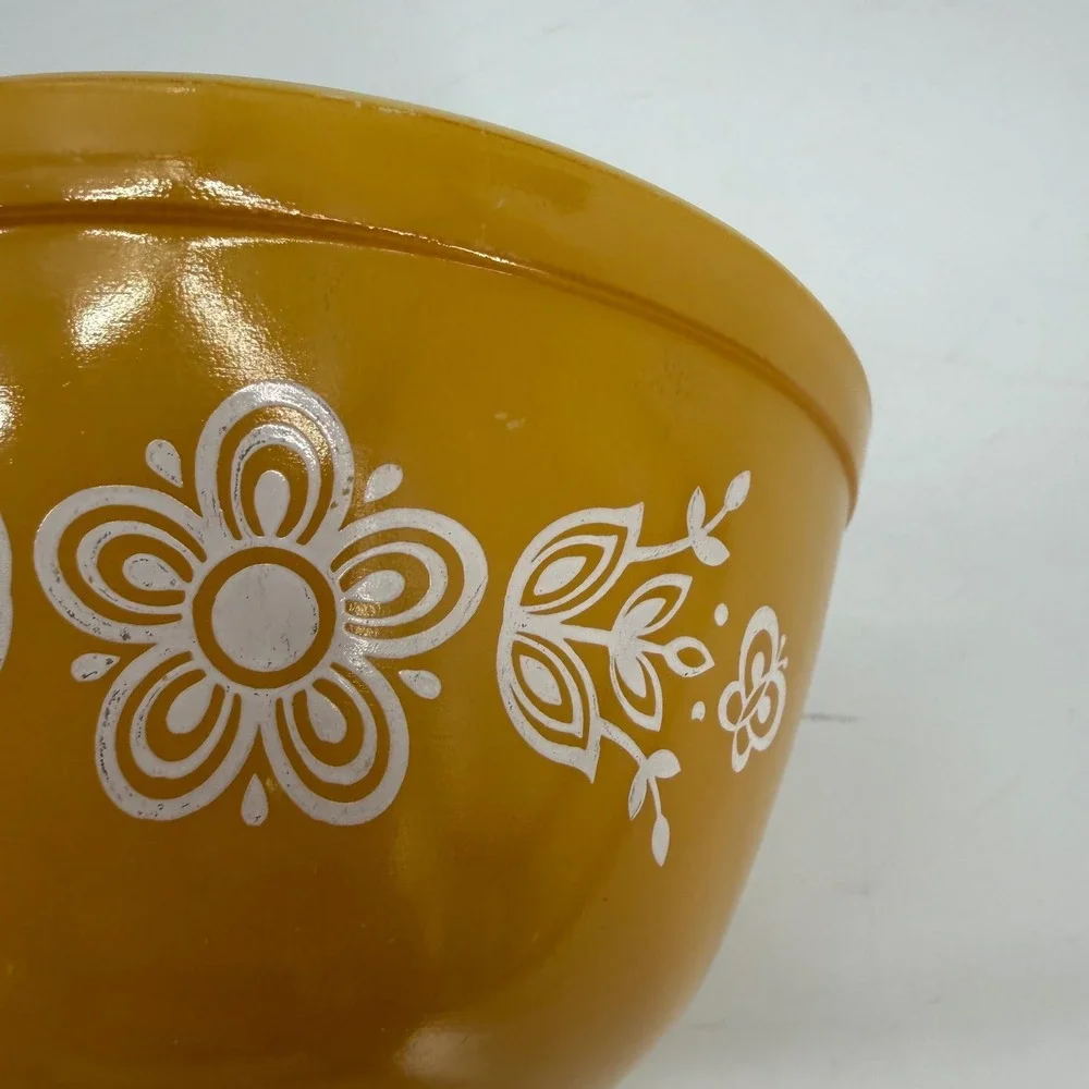 Vintage 70s Pyrex Butterfly Gold 401‎ Mixing Bowl 1.5 Pt Mustard Yellow Floral